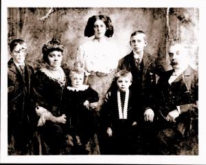James, Margaret with  Janet, Helen, Peggy , William Jr., William Sr. (left to right)