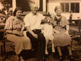 Janet Thomson Wright, John C, grand daughter Janet and Elizabeth Robertson Wright